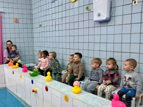 Весёлое знакомство с бассейном ️.